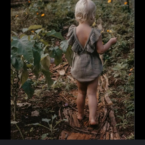 The Simple Folk The Ruffle Romper in Sage Organic Cotton Muslin 6/7 - Picture 2 of 8